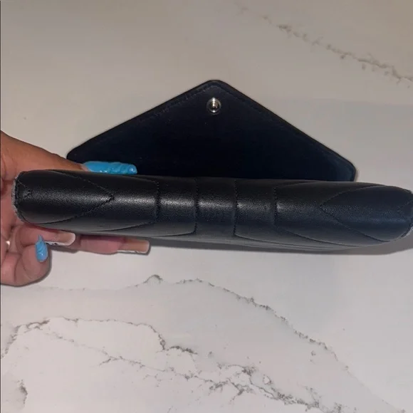 100% Authentic Women’s Yves Saint Laurent Y-quilted Calfskin Leather Wallet . - Picture 8 of 10